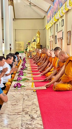 เลี้ยงเพลพระ