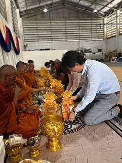 พิธีสงฆ์พร้อมปิ่นโตถวายพระ