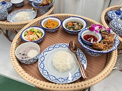 ขันโตกถวายพระ