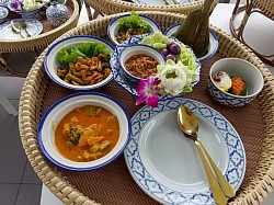 ขันโตกถวายพระ